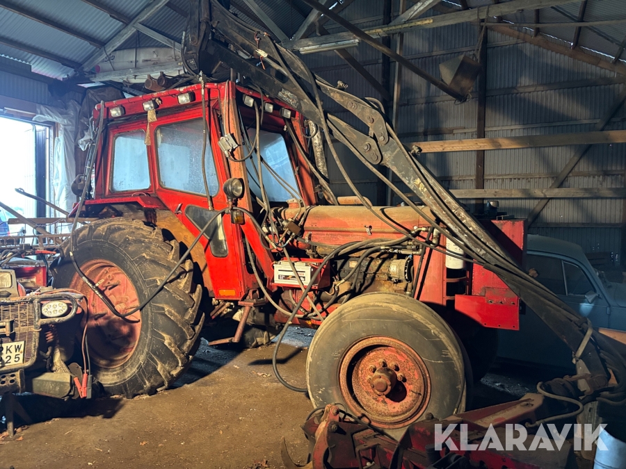 Veterantraktor Bison BM 370 med Mowi kran och skördaraggregat