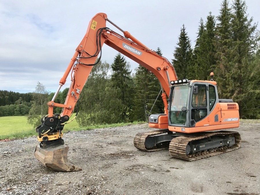 Bandgrävare Doosan DX140LC 14 Ton
