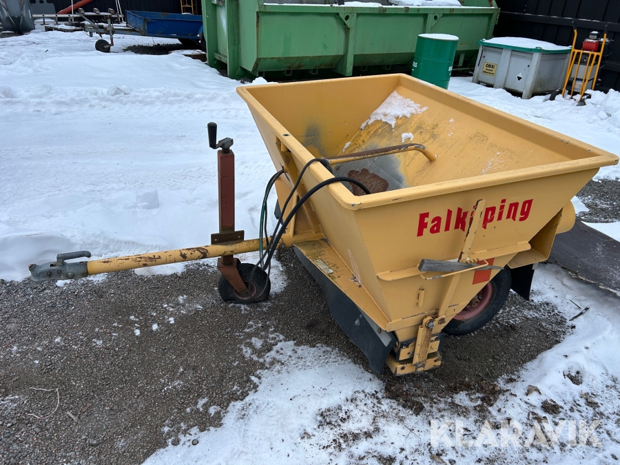 Sandspridare bogserande Falköping T-7 H