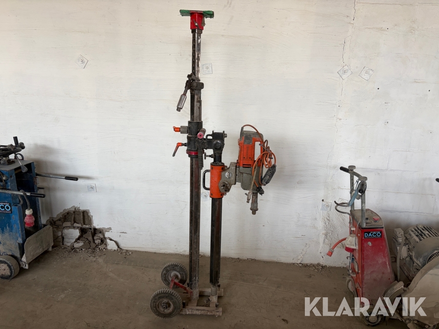 Kärnborrmaskin med borrstativ Husqvarna DM 340