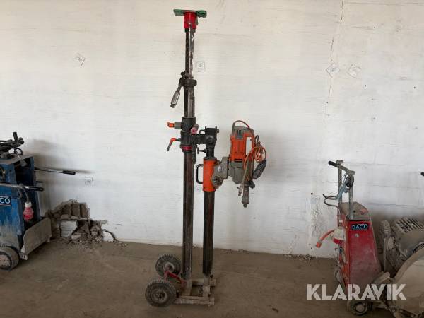 Kärnborrmaskin med borrstativ Husqvarna DM 340