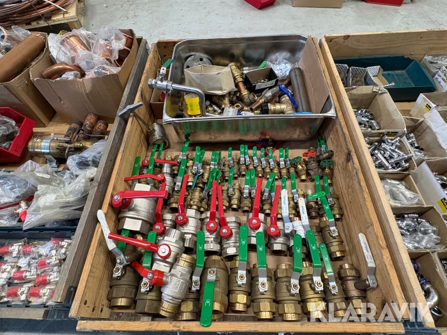 Parti med kulventiler Ahlsell