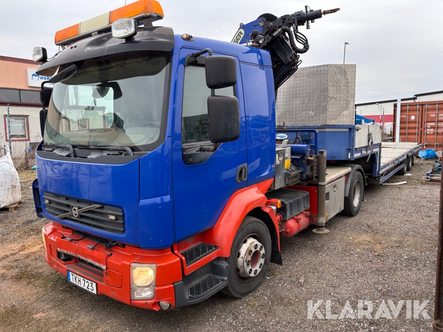 Kranbil Volvo FL med maskintrailer