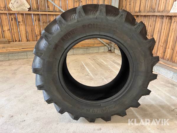 Traktordäck Taurus 360/70R24 1 st
