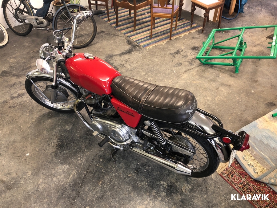 Motorcykel Norton Commando Roadster 750