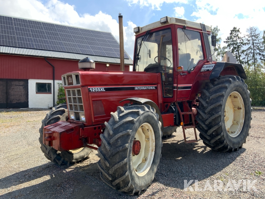 Traktor Case IH 1255 XL