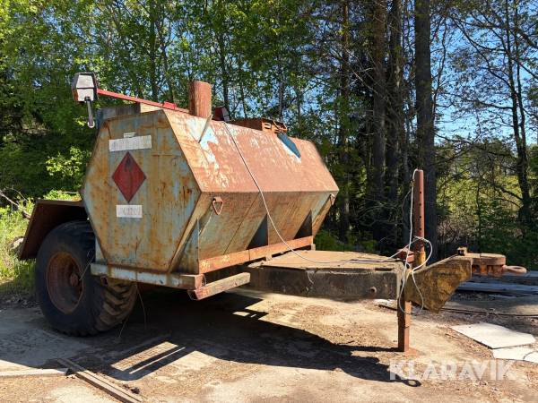 Bränsletank J-O Fherm Dumper 2000 L på vagn