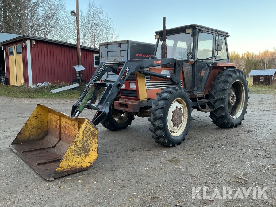 Traktor Fiat 880DT med lastare