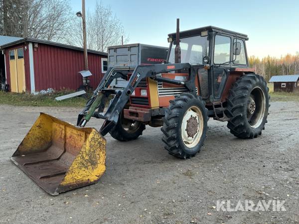 Traktor Fiat 880DT med lastare