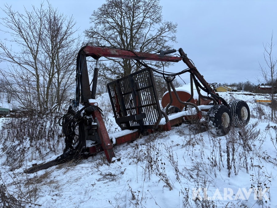 Skogsvagn Kesla Patu 515 med kran och grip