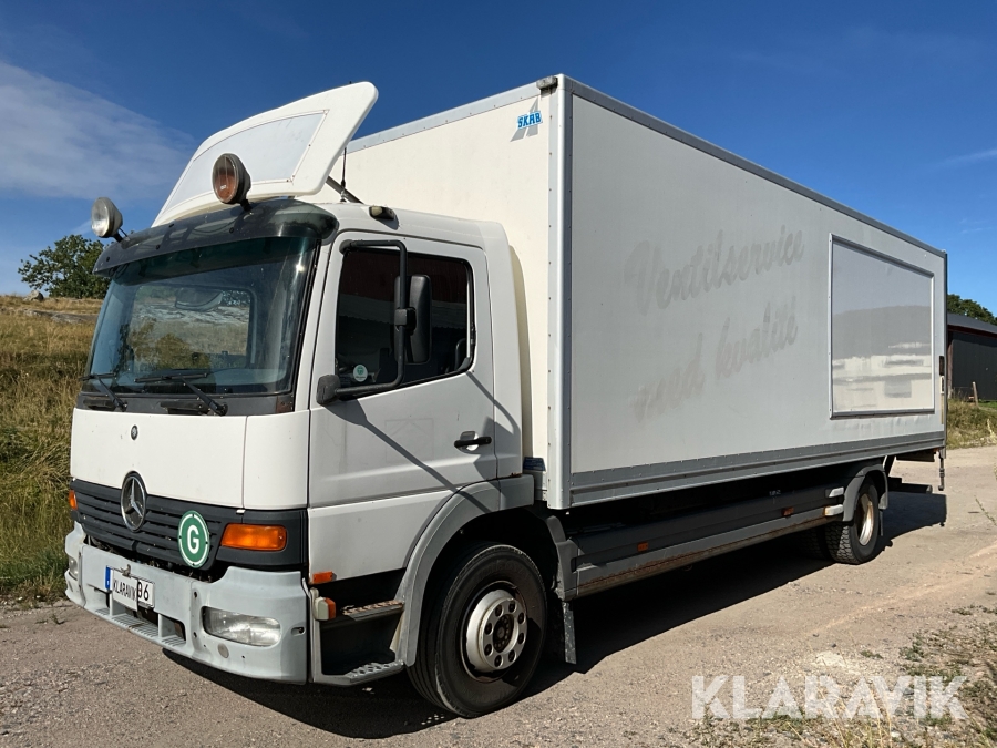 Lastbil Mercedes-Benz Atego 1217 4x2 bakgavellyft och sidodörr
