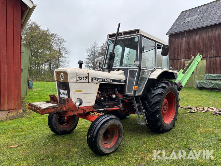 Veterantraktor David Brown 1212 med twindäck och snökedjor