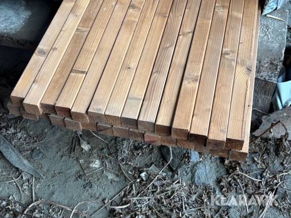 Parti med Reglar Eskebo Ceder och Thermo furu