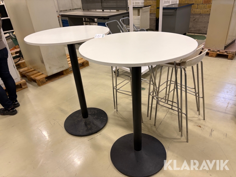 Ståbord 2 st med stolar