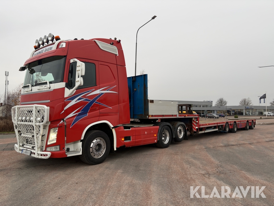 Dragbil Volvo FH med trailer