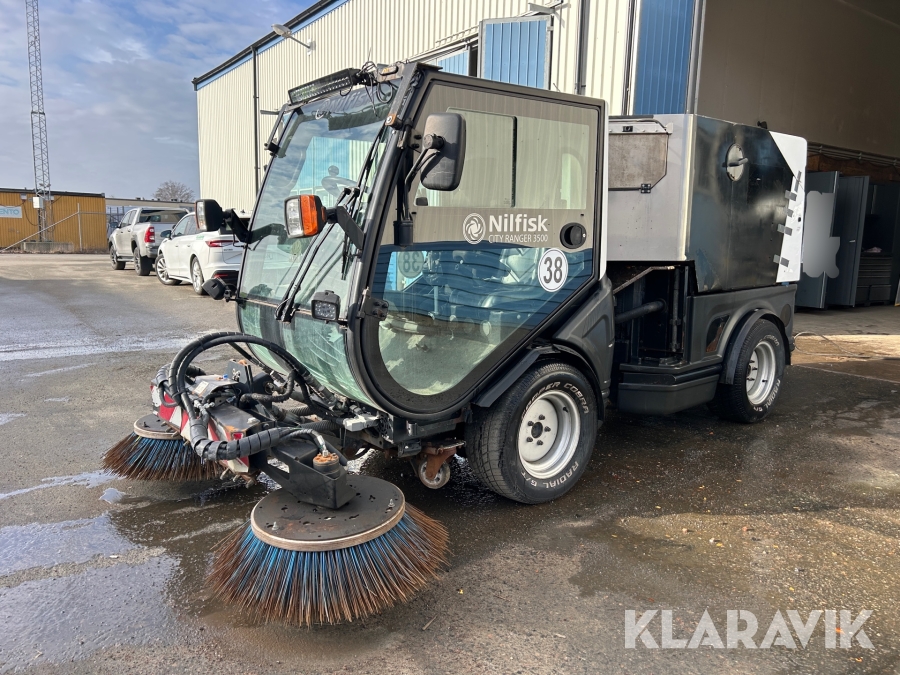 Sopmaskin Nilfisk City Ranger 3500 med plog, spridare & lyft