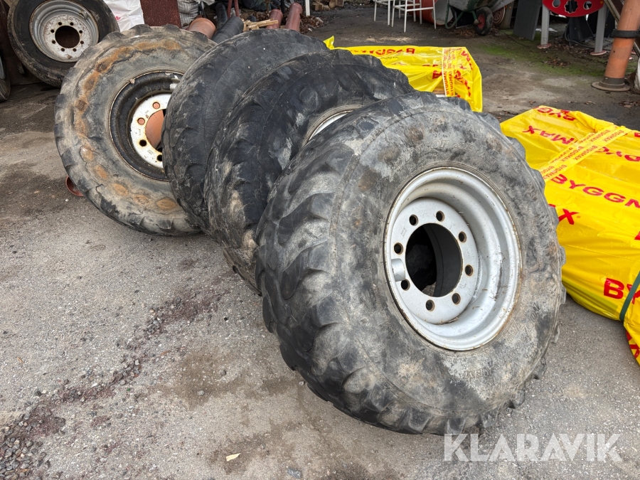 Entreprenaddäck på fälg Dunlop SP T9