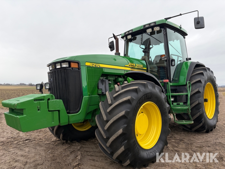 Traktor John Deere 8210