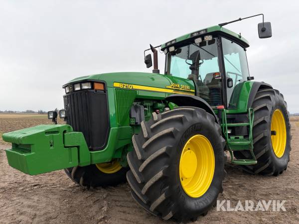 Traktor John Deere 8210