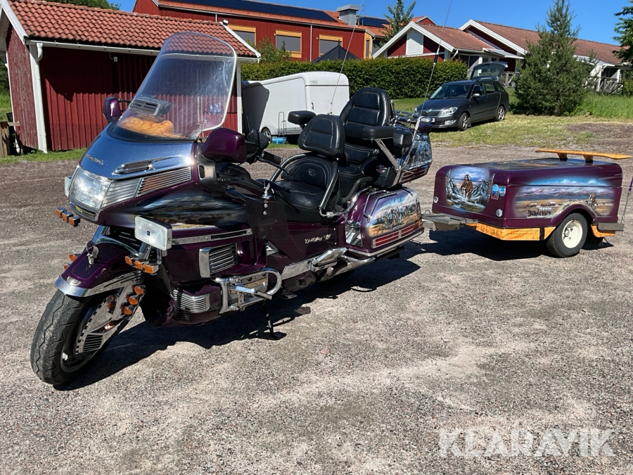 Motorcykel Honda Goldwing med släp 