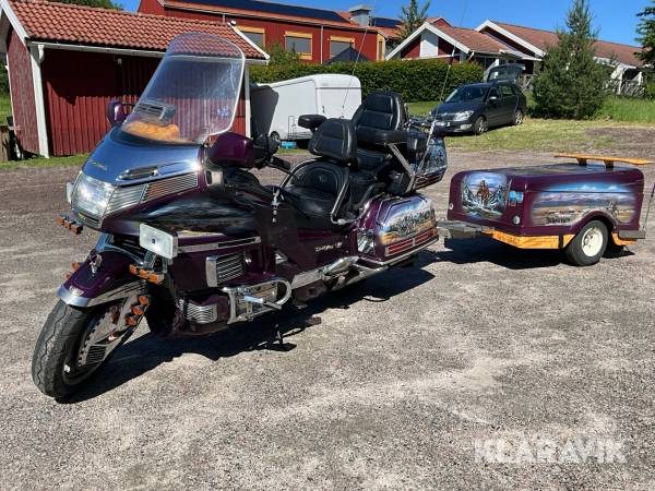 Motorcykel Honda Goldwing med släp 