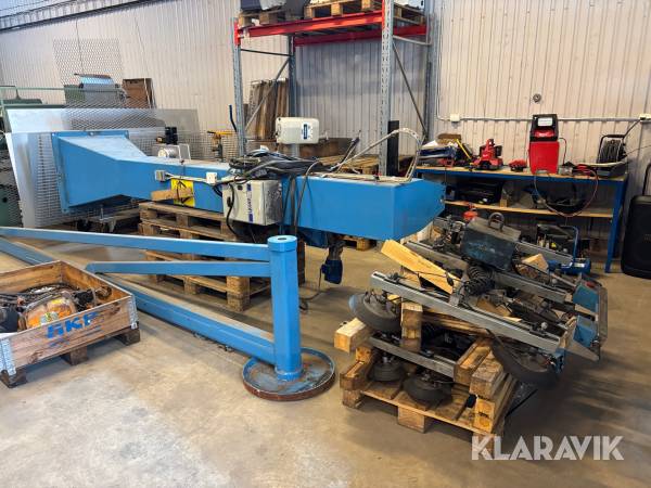 Pelarsvängkran Pmh PKO-E 1000/5,5 med vakumlyft