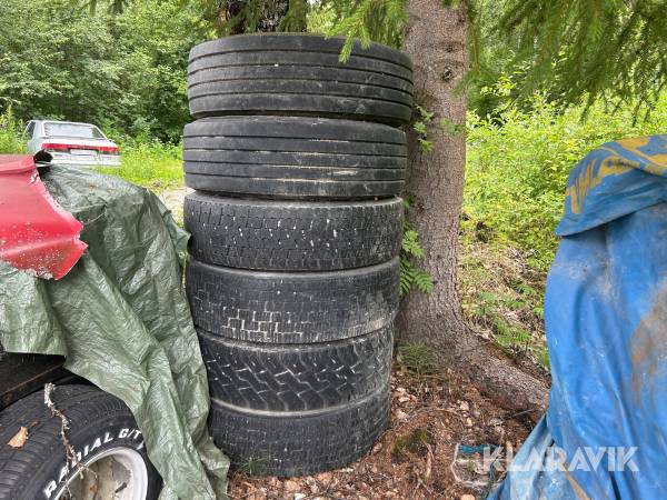 Uppsättning Lastbilsdäck 285/70R19.5 blandat fabrikat