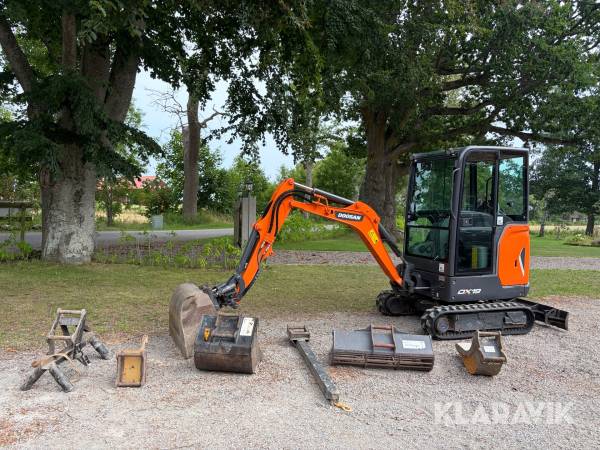 Grävmaskin Doosan DX19 med tiltmellandel och 7 st redskap