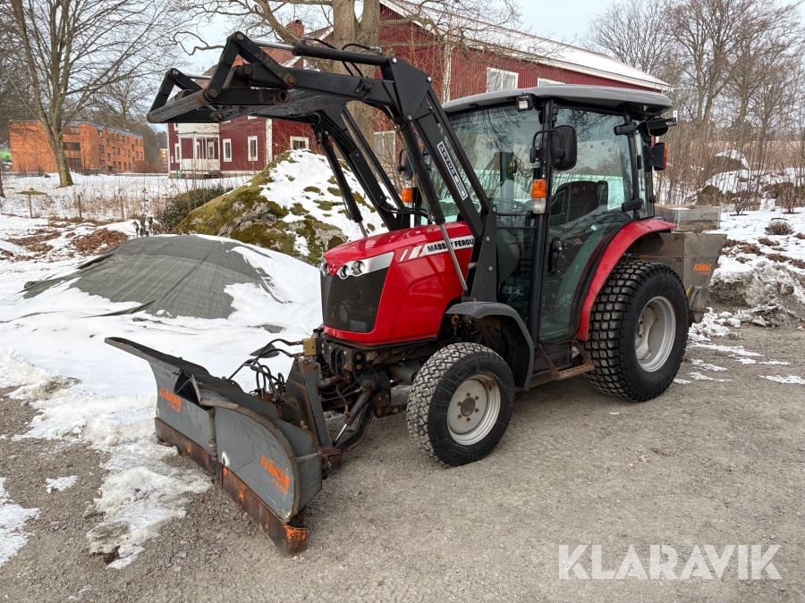 Traktor Massey Ferguson 1740 med redskap