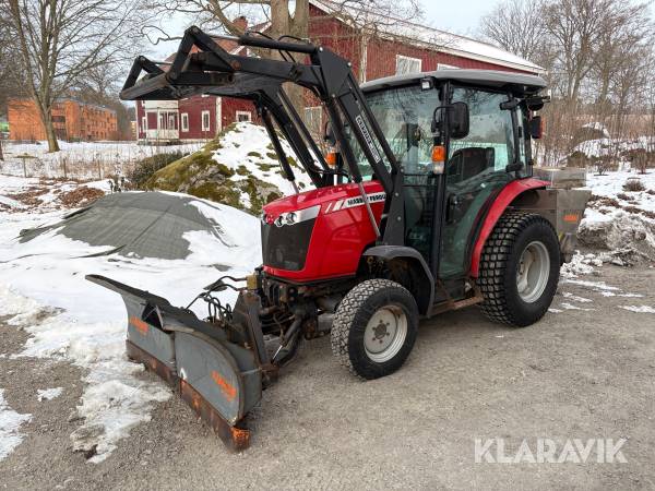 Traktor Massey Ferguson 1740 med redskap