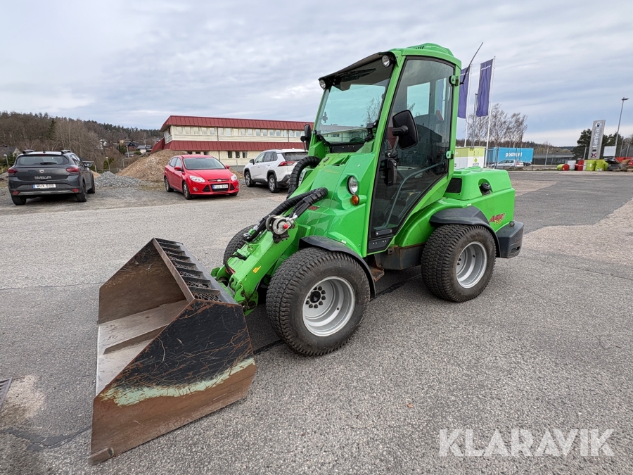 Kompaktlastare Avant 750 med 6st redskap