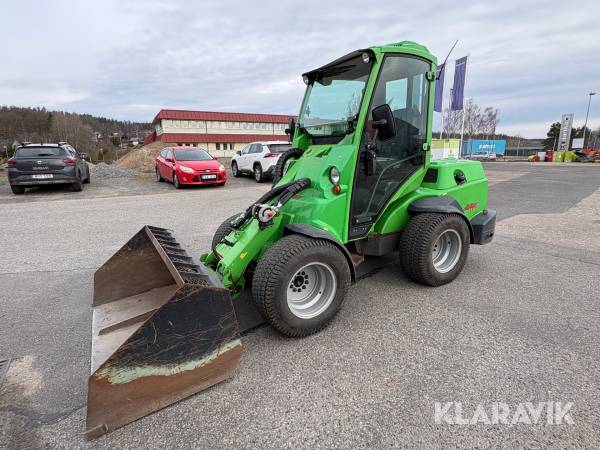 Kompaktlastare Avant 750 med 6st redskap