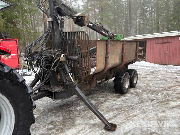 Skogsvagn med kran Hooka 1002K