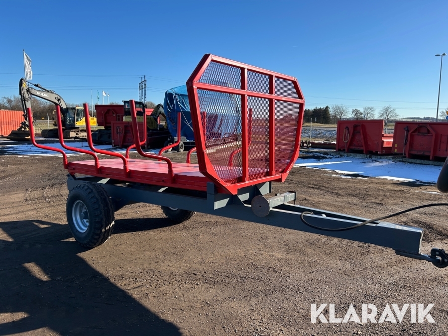 Virkesvagn med tippfunktion