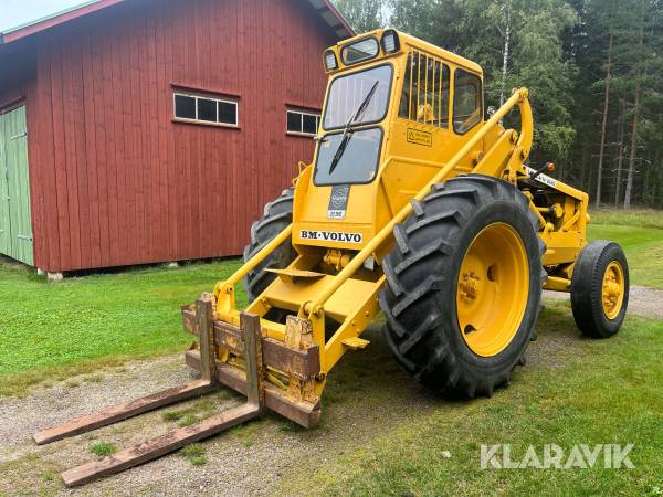 Baklastare Volvo BM LM 218 med utrustning