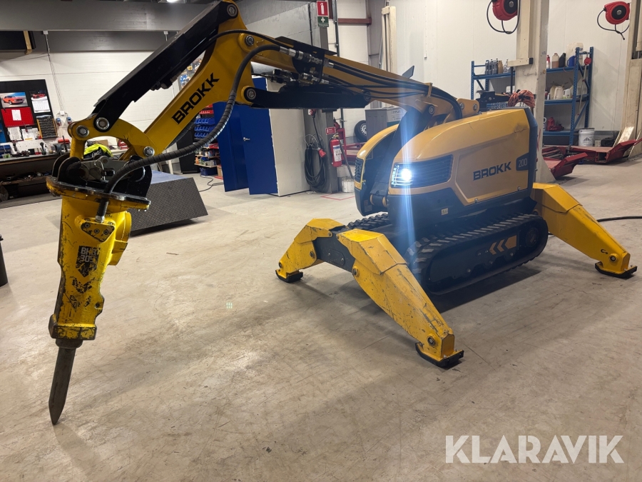Rivningsrobot Brokk 200 med hydraulhammare