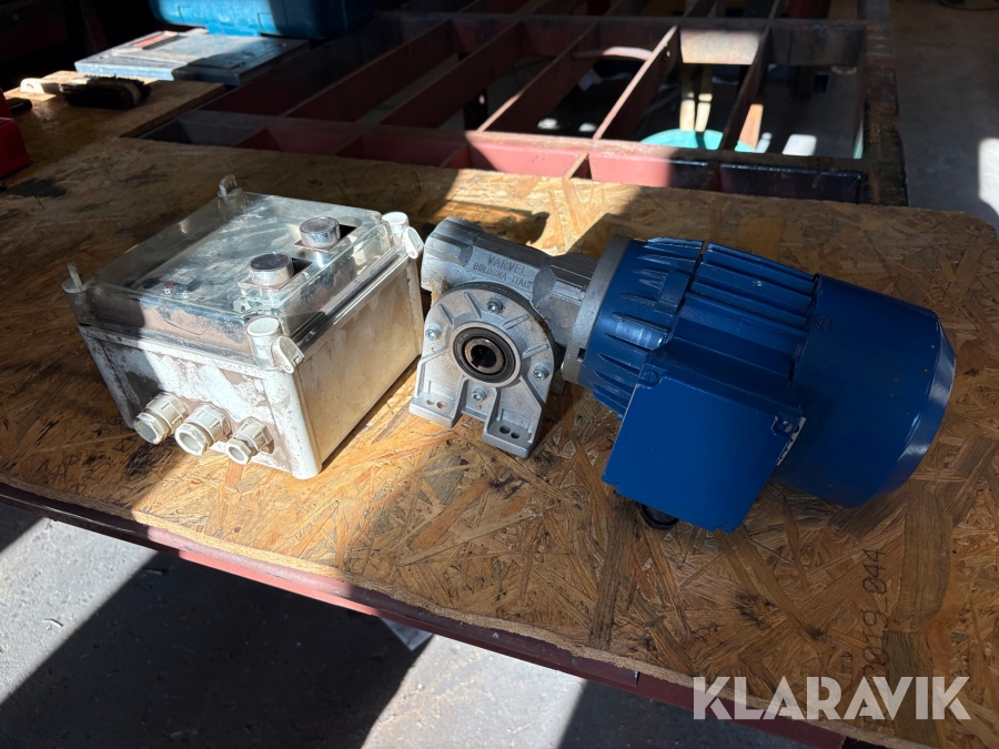 Snäckväxel med motor till port