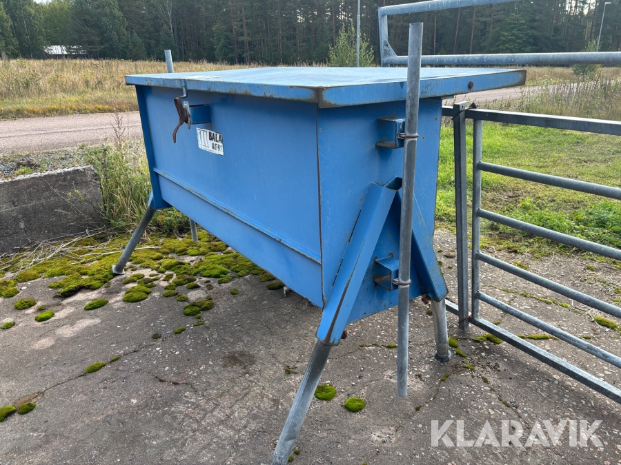 Kalvgömma + Foderautomat Bala Agri