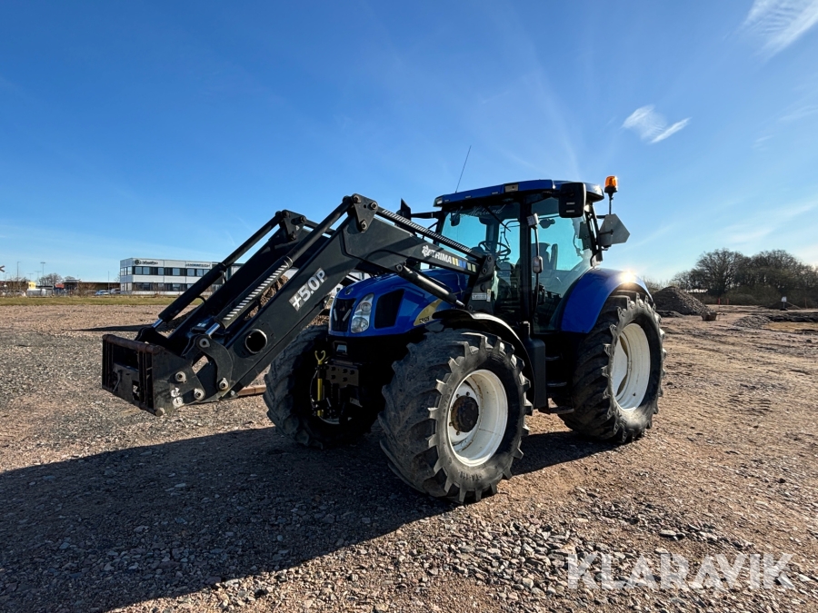 Traktor New Holland TS125A med frontlastare och snöblad