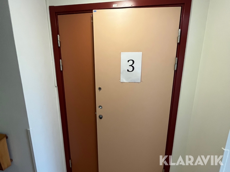 Dubbel- och enkeldörrar KALI Snickerier KALI-dörren med karm. 46st.