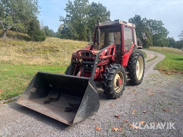 Traktor International 685 XL 4WD med lastare