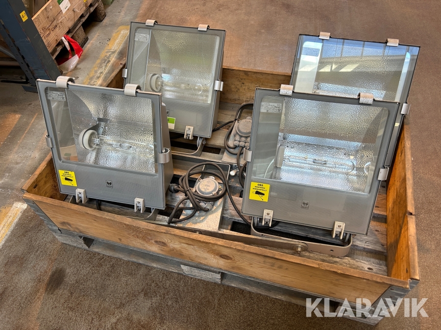 Strålkastare SBP LEO/A 402-94-CR halogen 2 st