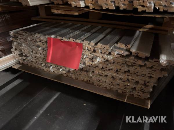 Sockel med ledningsfåra 19x90x2750mm vit 130st