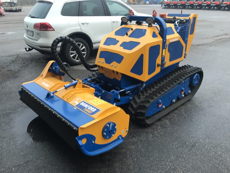 Radiostyrd släntklippare