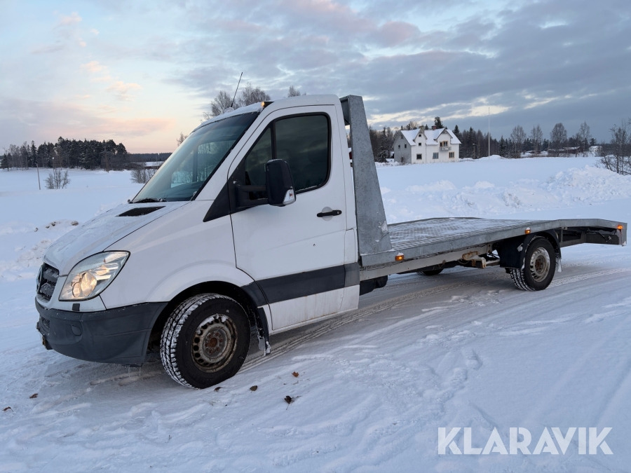 Flakbil Mercedes-Benz Sprinter 315 CDi chassi enkelhytt med lastramper