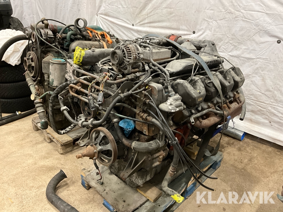 Båtmotor Scania V8 DSC1415