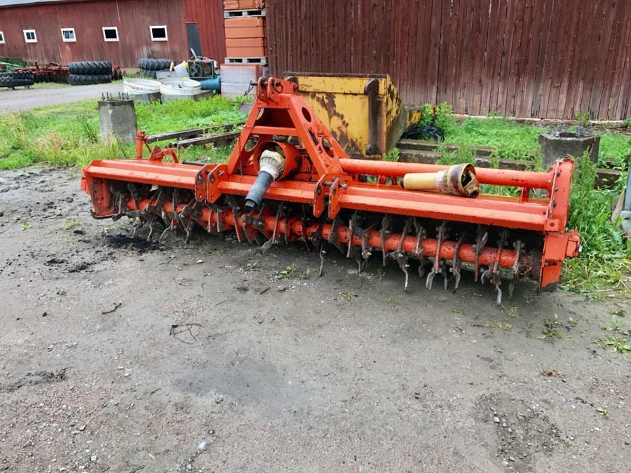 Jordfräs för traktor
