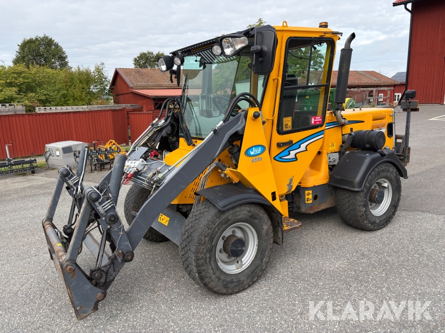 Redskapsbärare Wille 455B-D754TE3-3A Vinterutrustad med 5 st redskap