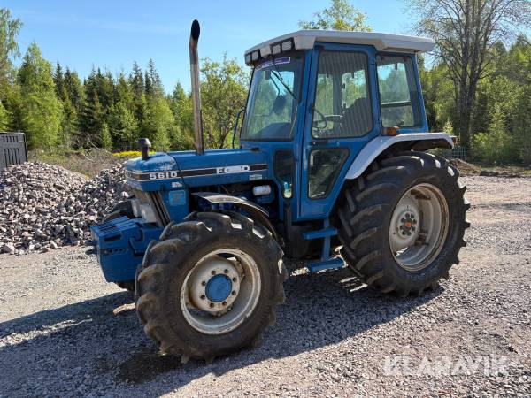 Traktor Ford 5610