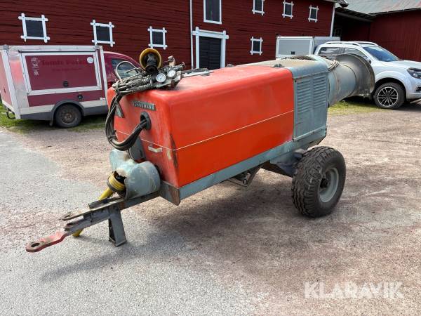 Fläktspruta för bevattning av fruktodling Schaumann 1000L